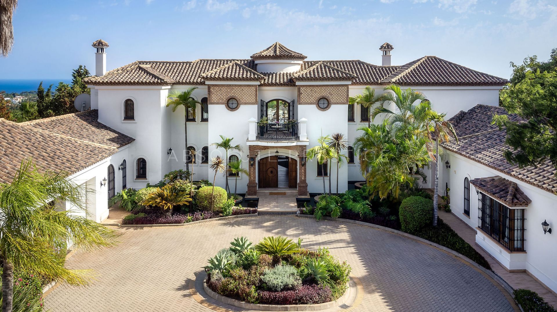 Villas Modernas vs Villas Andaluzas en Marbella